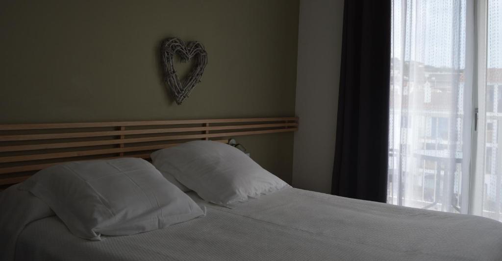 Postel nebo postele na pokoji v ubytování Hotel Nou Estrelles