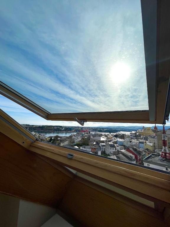 Nespecifikovaný výhled na destinaci Ribadeo nebo výhled na město při pohledu z apartmánu