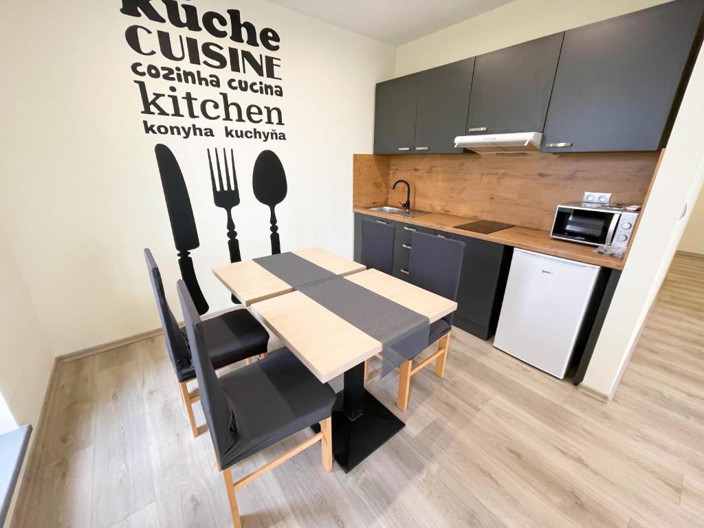 Kuchyň nebo kuchyňský kout v ubytování Apartmány Katalin