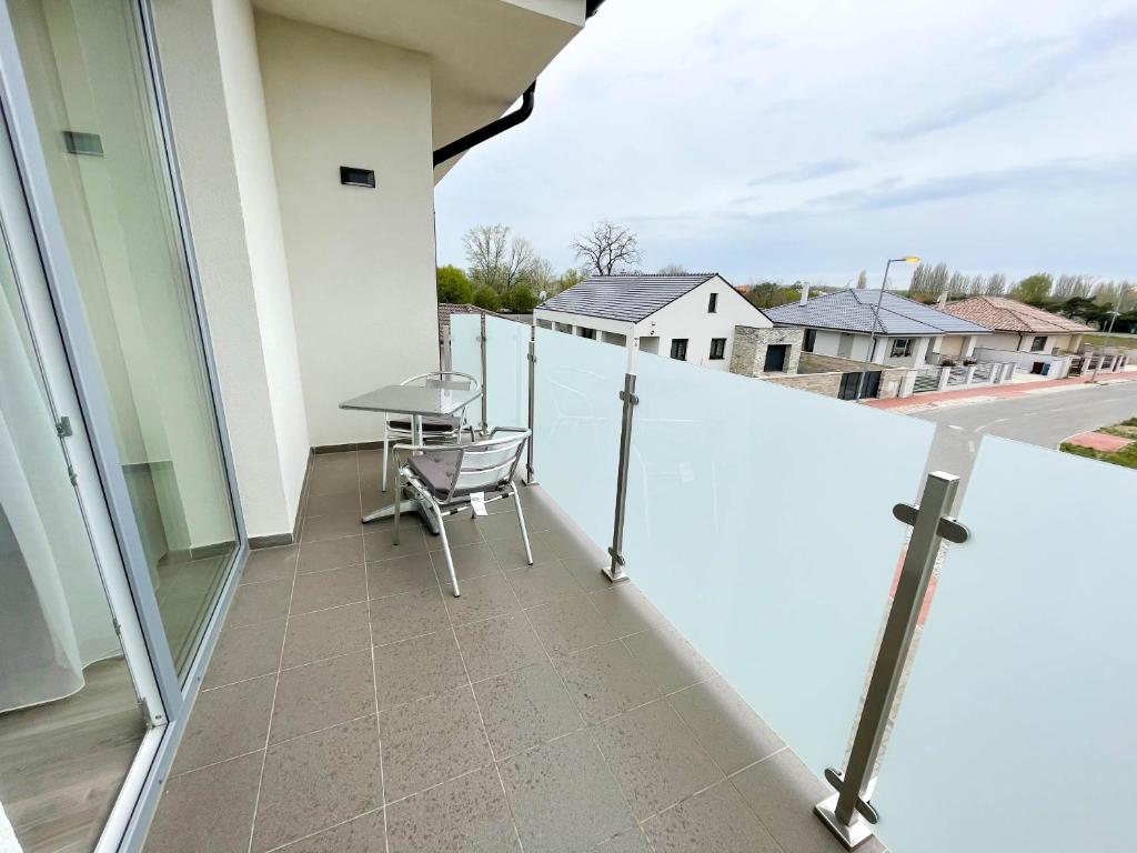 Balkón nebo terasa v ubytování Apartmány Katalin