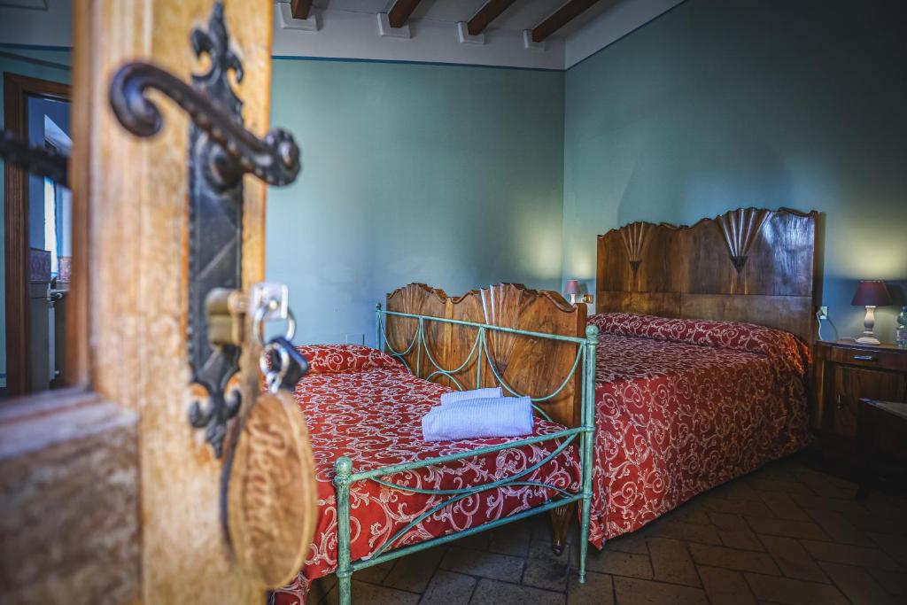 Postel nebo postele na pokoji v ubytování Albergo Diffuso Borgo Montemaggiore