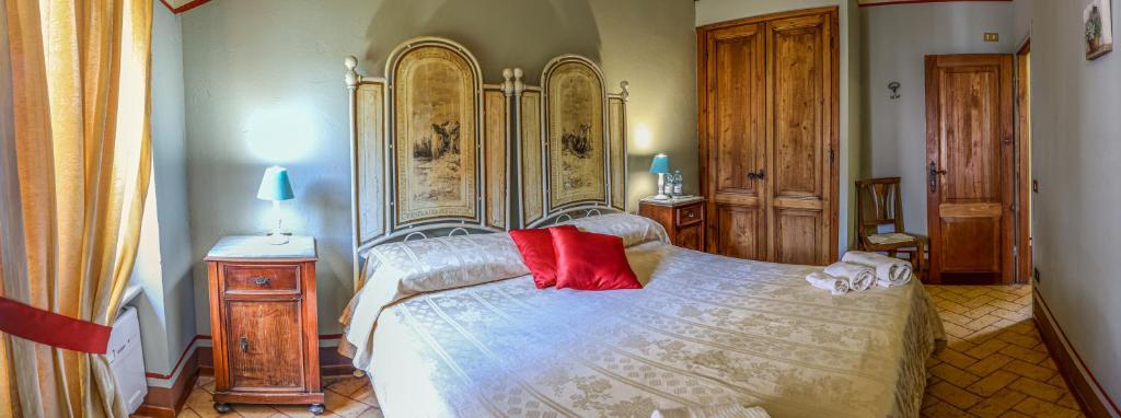 Ένα ή περισσότερα κρεβάτια σε δωμάτιο στο Albergo Diffuso Borgo Montemaggiore
