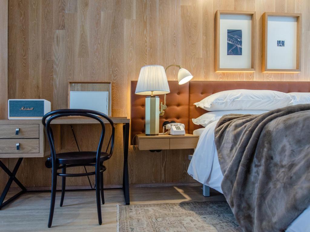 
Contemporary Junior Suite
