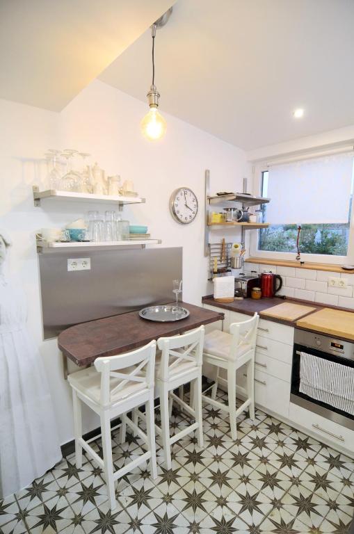 Kuchyňa alebo kuchynka v ubytovaní Fília Apartman