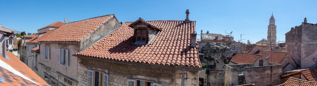 Výhľad na mesto Split alebo výhľad na mesto priamo z penziónu