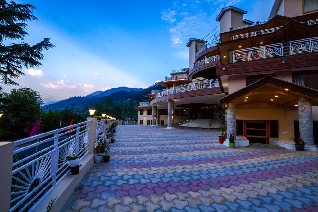 Nespecifikovaný výhled na hory nebo výhled na hory při pohledu z hotelu