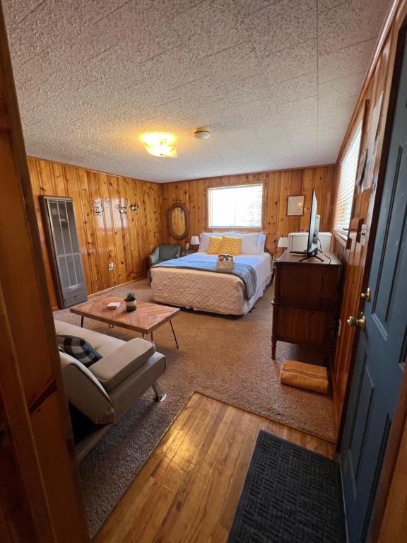 a bedroom with a bed and a couch at Mountain View Lodge in Red River
