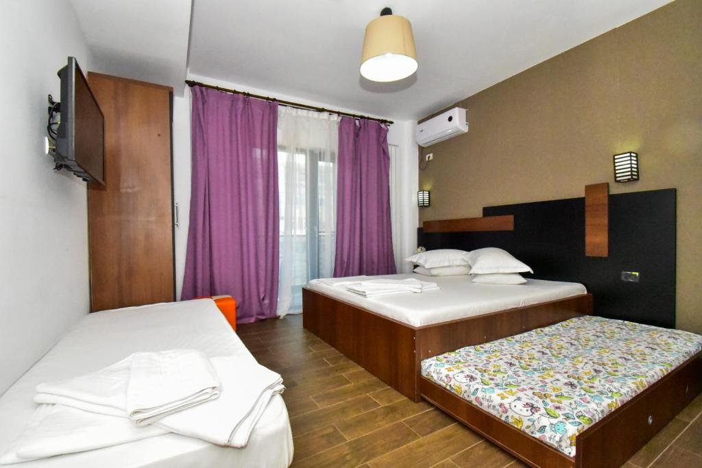 Un pat sau paturi într-o cameră la Vila Matei - Eforie Nord