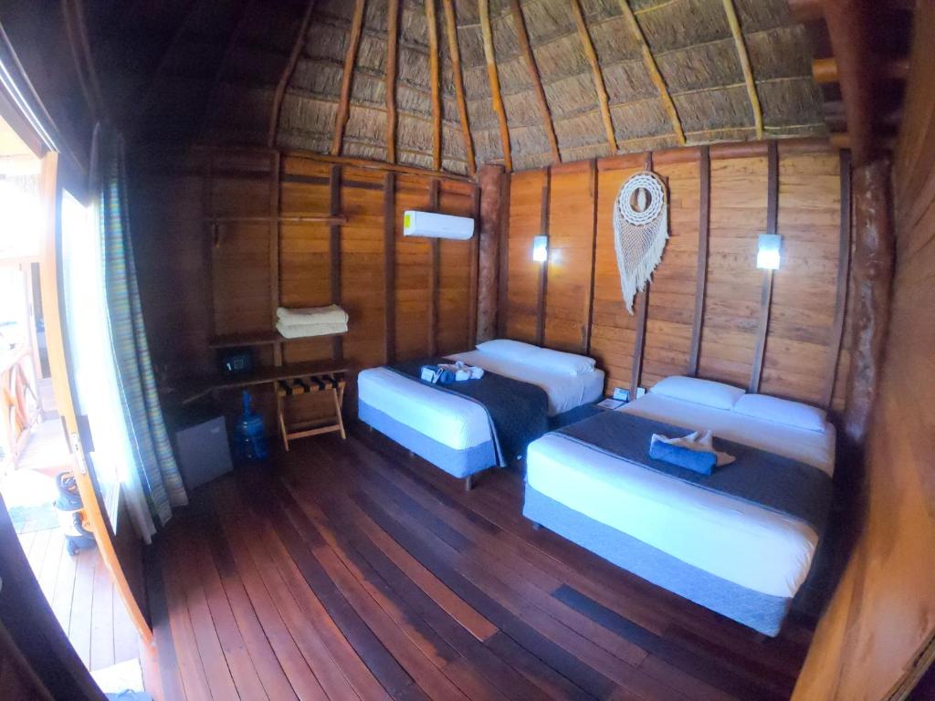 Postel nebo postele na pokoji v ubytování Palmeras de Mahahual Cabañas