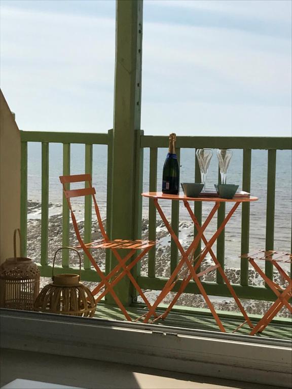 Photo de la galerie de l'établissement Le COURLIS vue panoramique sur la mer, balcons, à Ault