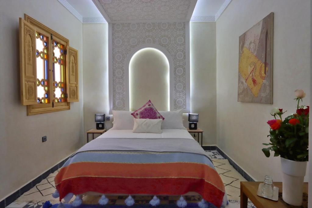 Postel nebo postele na pokoji v ubytování Riad Banatti