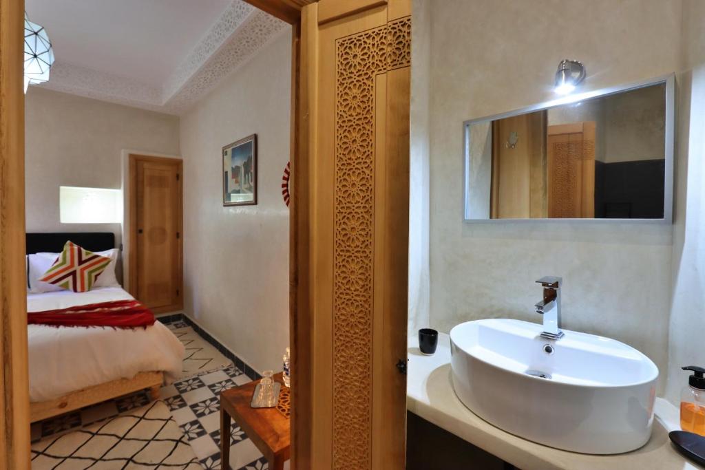 Postel nebo postele na pokoji v ubytování Riad Banatti