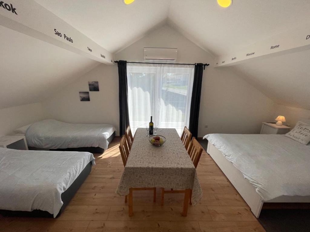 Posteľ alebo postele v izbe v ubytovaní VIP Apartments & Room