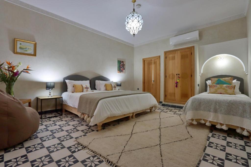 Postel nebo postele na pokoji v ubytování Riad Banatti
