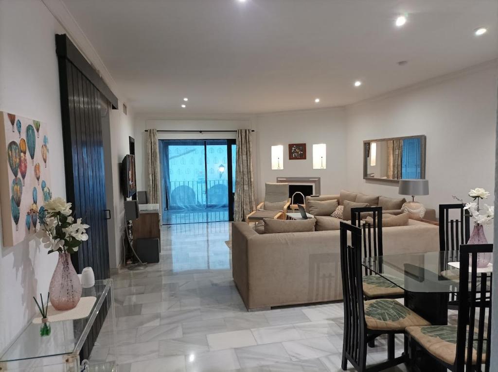 Fotografie z fotogalerie ubytování Large 2 bed Apt Puerto Banus Marina Private Parking v destinaci Marbella