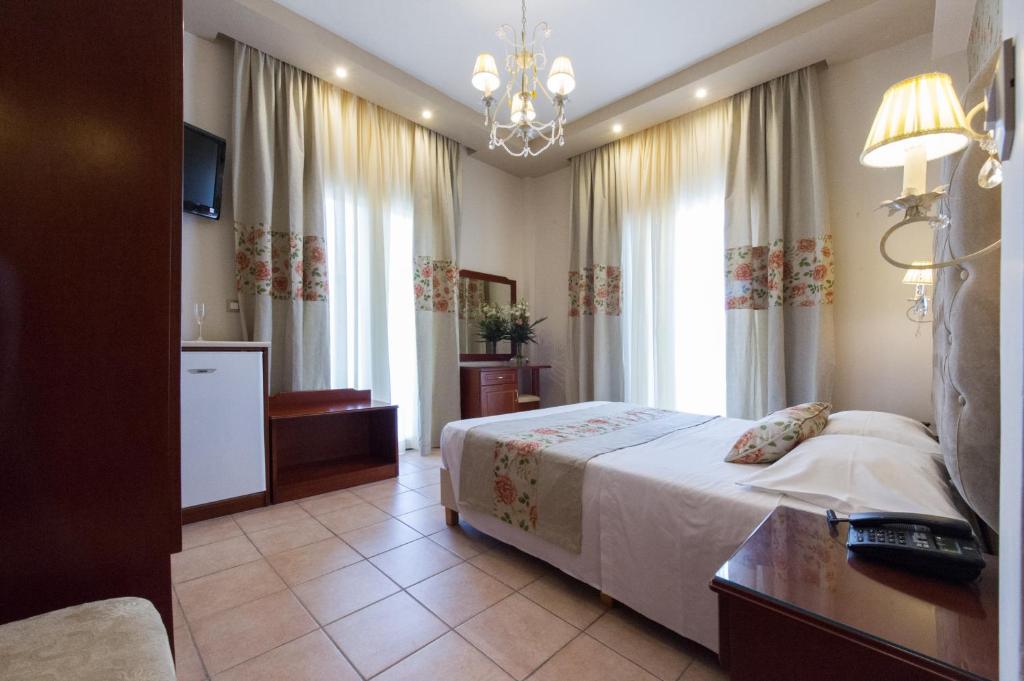 Postel nebo postele na pokoji v ubytování Olympic Hotel