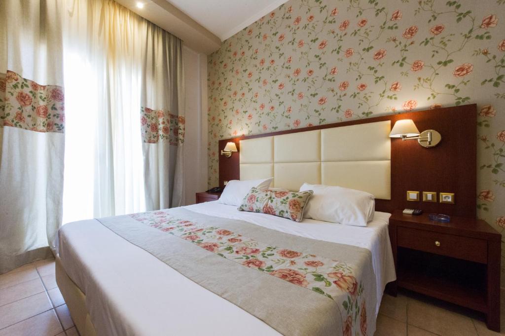 Postel nebo postele na pokoji v ubytování Olympic Hotel
