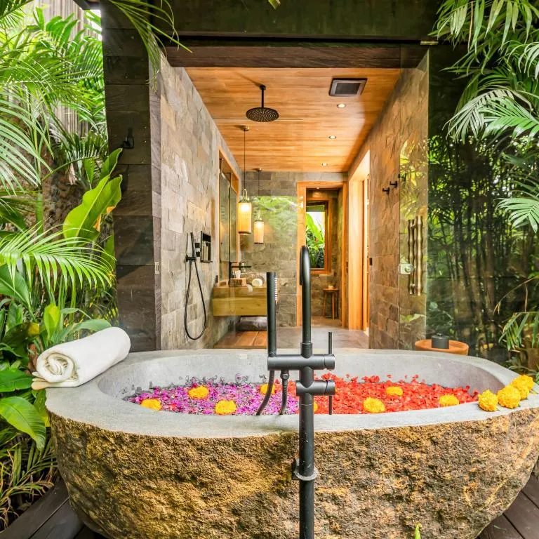 Premium Jabu with Plunge Pool, Daily Floating Breakfast and Afternoon Tea