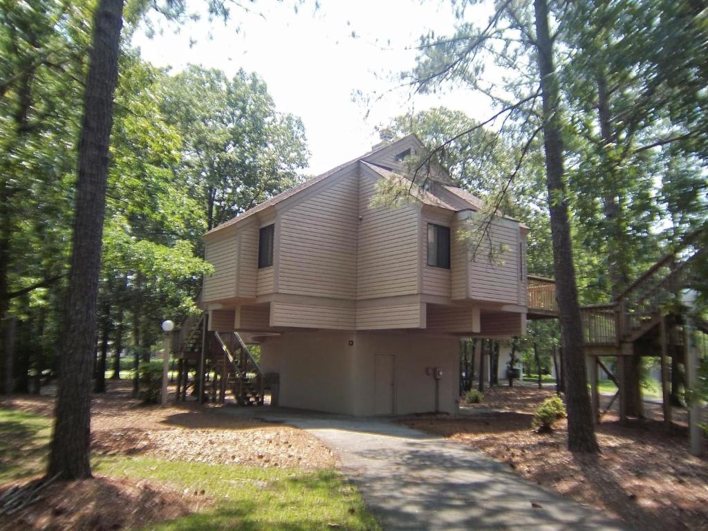 a house in the middle of the woods at Waterwood Townhouses, a VRI resort in New Bern