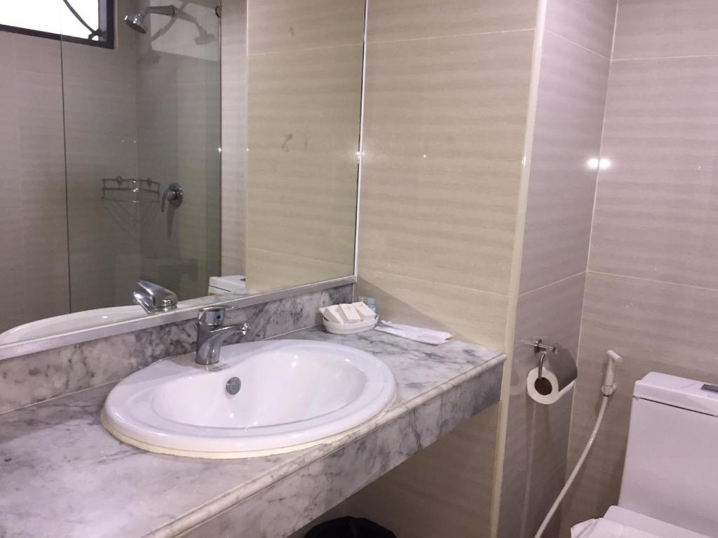 Koupelna v ubytování Niran Grand Hotel