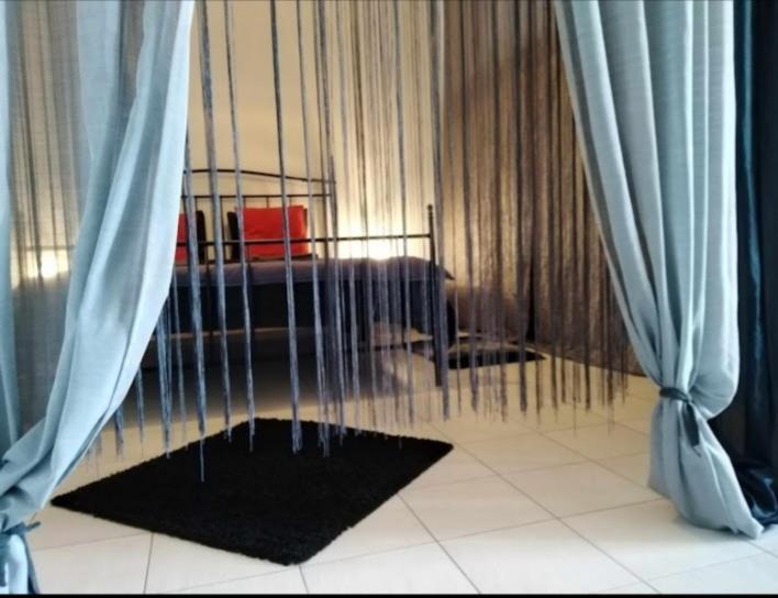 Posteľ alebo postele v izbe v ubytovaní STUDIO POSEIDONIA apartment 75sqm CORINTH CANAL