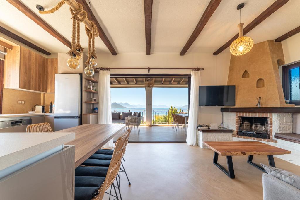 Μια τηλεόραση ή/και κέντρο ψυχαγωγίας στο Alkis House by AegianKazarte