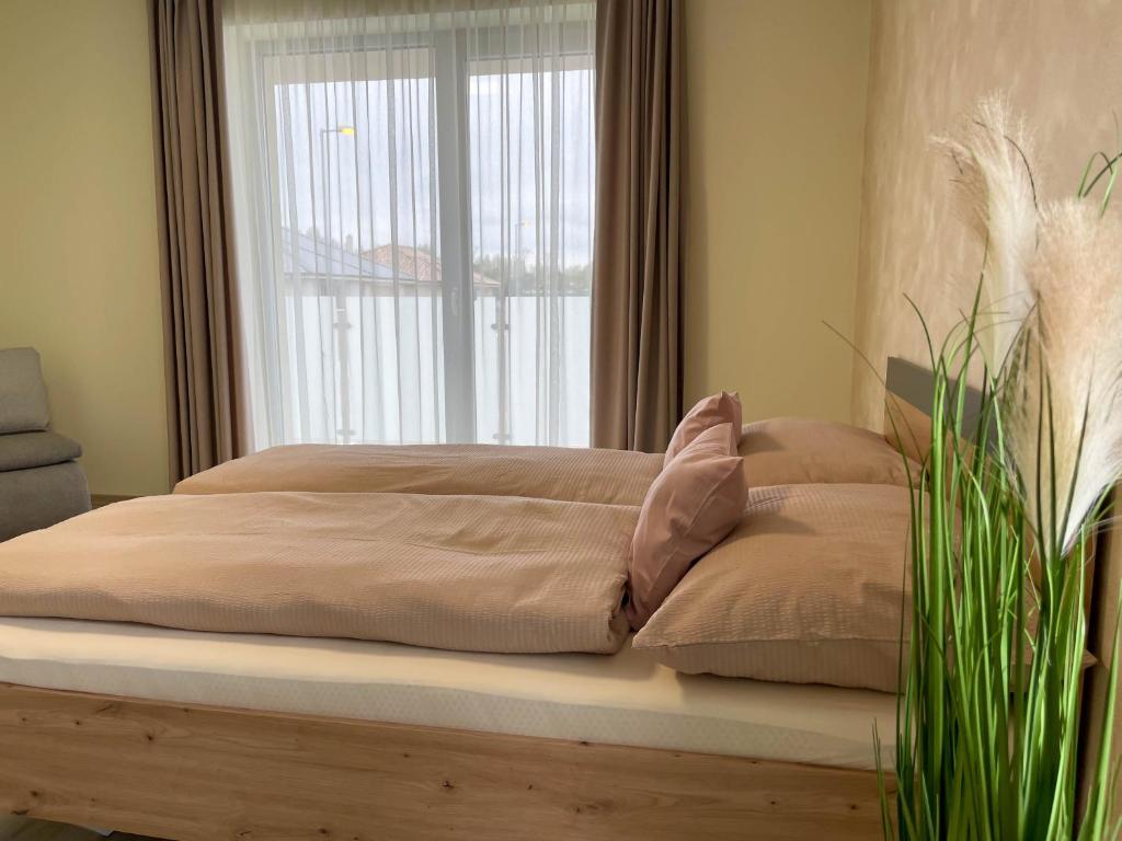 Postel nebo postele na pokoji v ubytování Apartmány Katalin