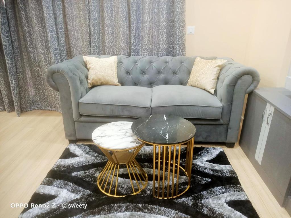 studio in DLF gomtinagar,lucknow (opp.HYATT hotel)