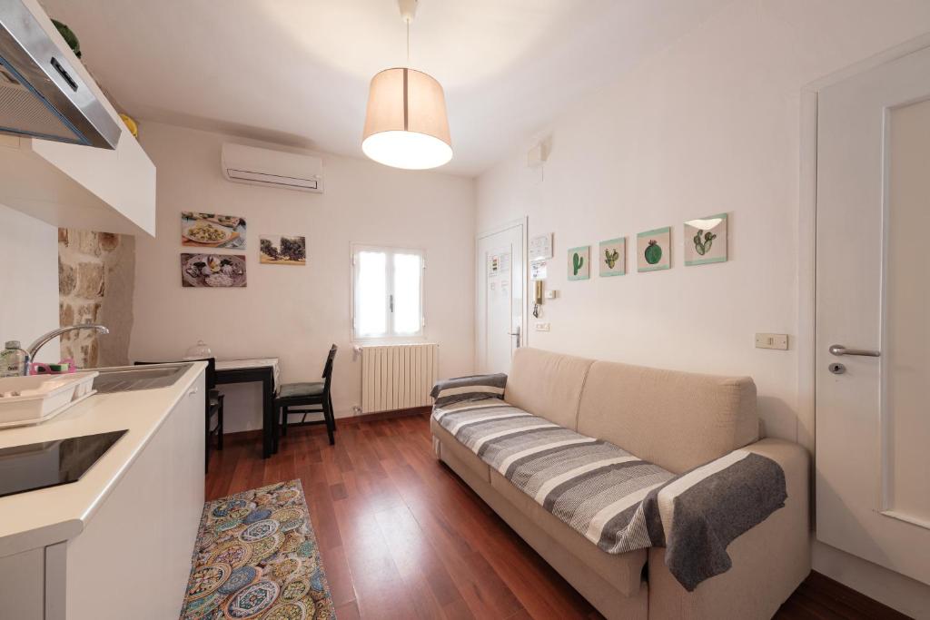 a living room with a couch and a table at Casa Chiasso Cacace in Monopoli