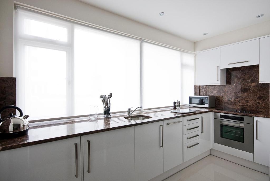 130 Queen's Gate Apartments - Superior Two-Bedroom Apartment