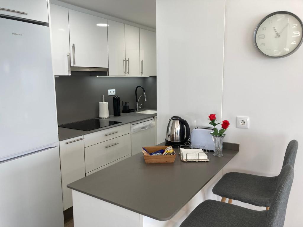 A kitchen or kitchenette at Happy stay
