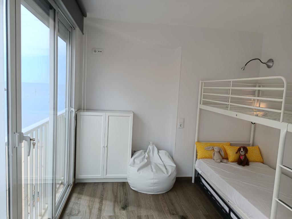 A bed or beds in a room at Happy stay