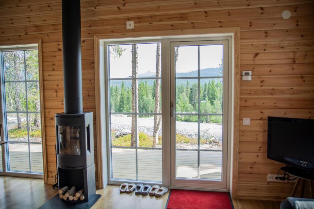 TV a/nebo společenská místnost v ubytování Kåvanstugan Funäsdalen