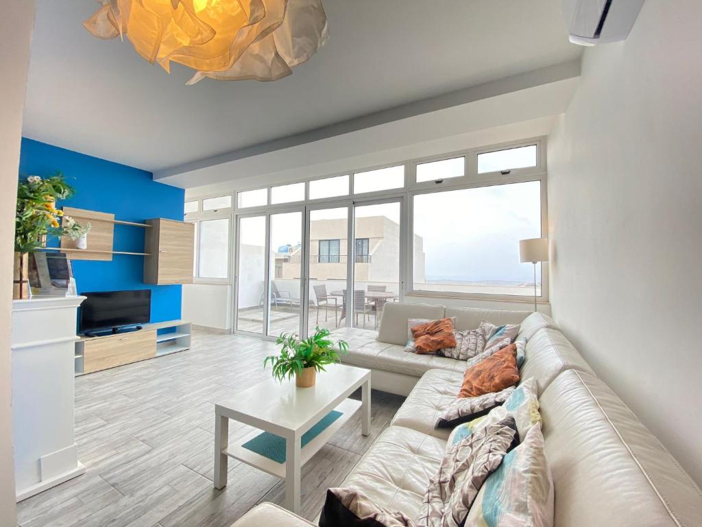 Penthouse "Maltese scent"