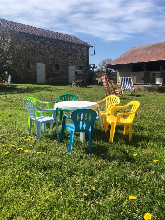 Zahrada ubytování Gîte à la ferme chaleureux avec cheminée