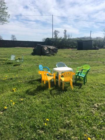 Zahrada ubytování Gîte à la ferme chaleureux avec cheminée