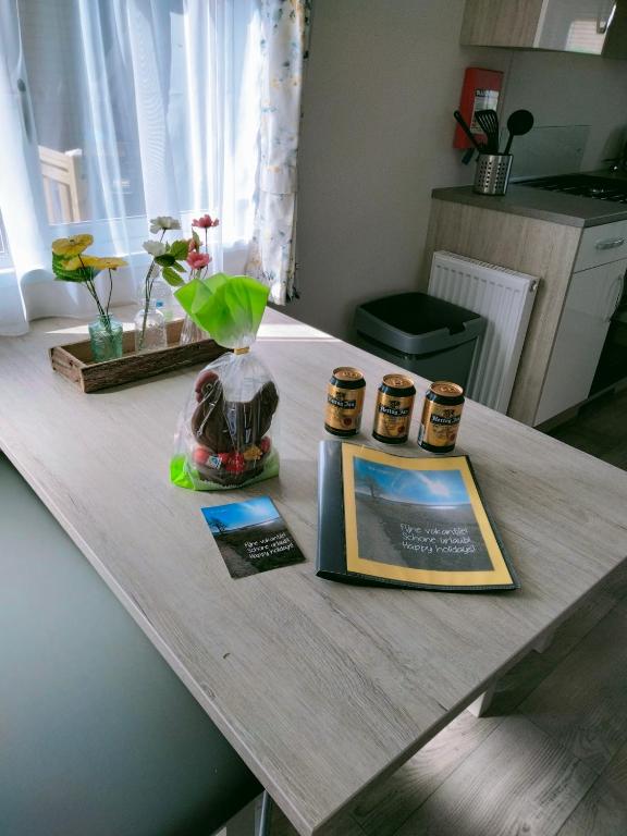 Kuchyň nebo kuchyňský kout v ubytování BJ Chalets - De Rug 1 - Vakantiepark Lauwersoog - LUXE chalet met vaatwasser! Vroege incheck!