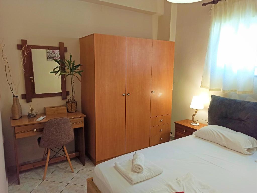 Postel nebo postele na pokoji v ubytování Panos Apartment