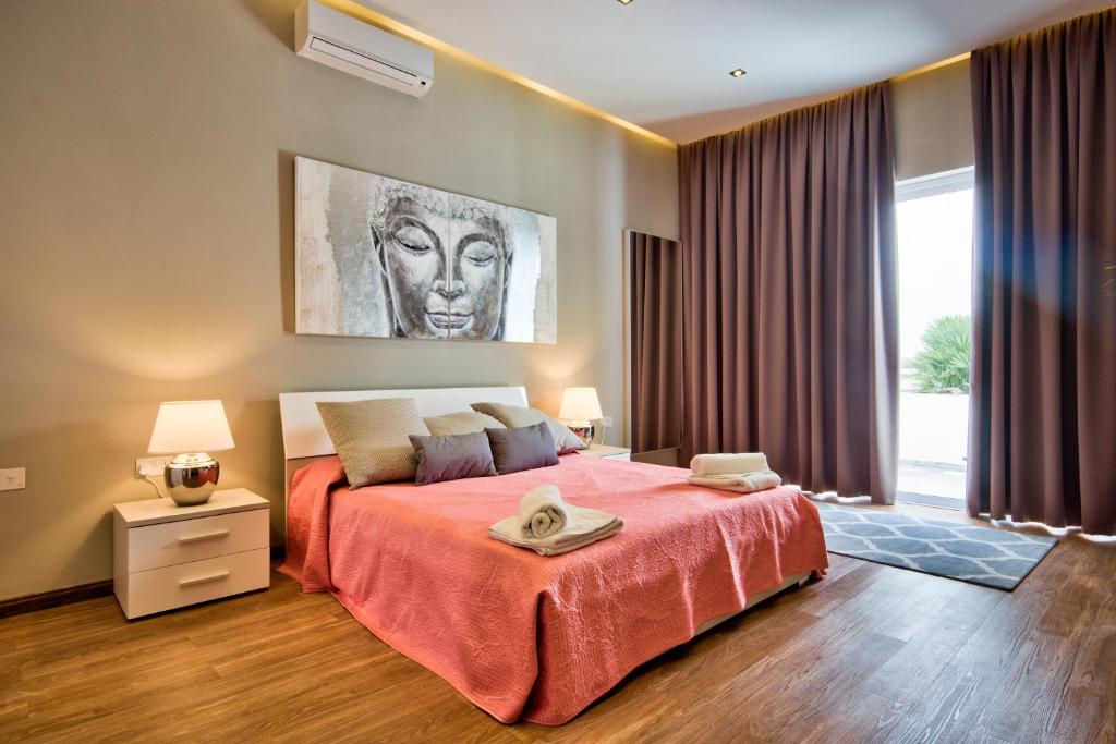Кровать или кровати в номере Maltese Luxury Villas - Sunset Infinity Pools, Indoor Heated Pools and More!