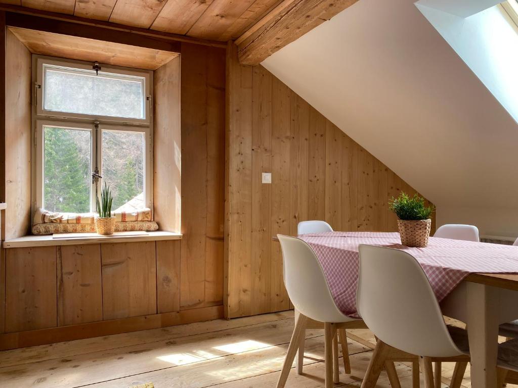 Haus La Punt, Savognin - Three-Bedroom Apartment
