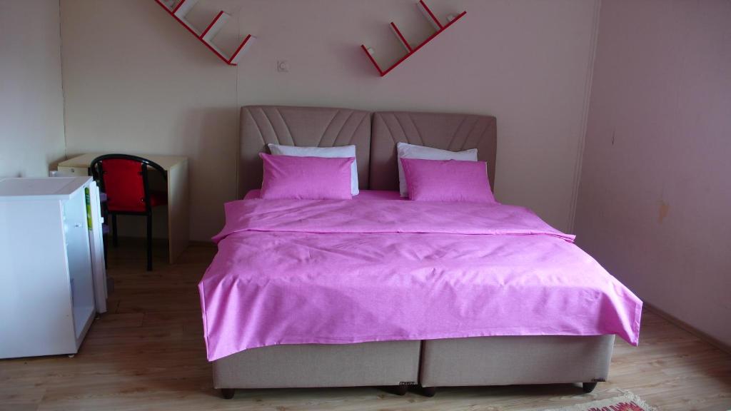 A bed or beds in a room at Trabzon Star Pension