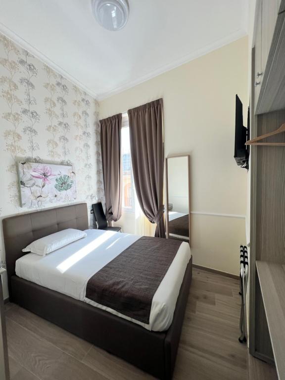 Una cama o camas en una habitación de Hotel Le Petit