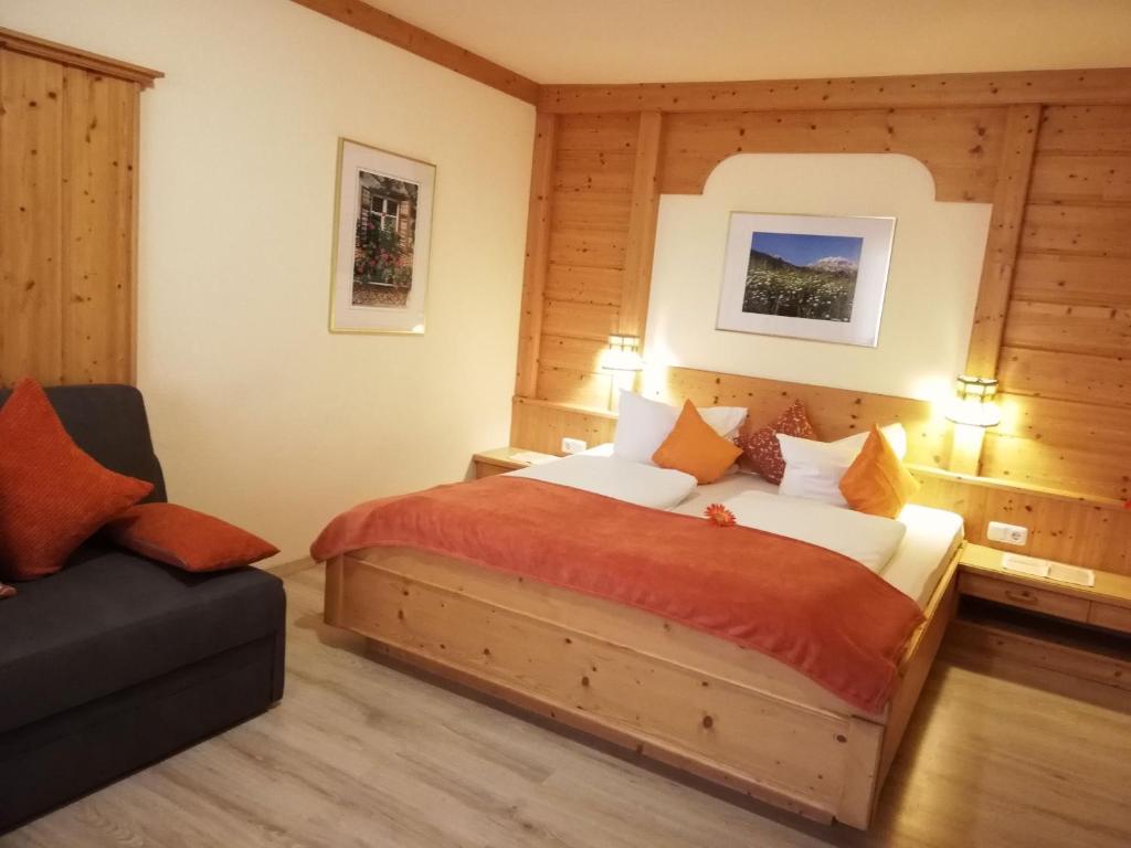 Postel nebo postele na pokoji v ubytování Adlerhof am Sonnenplateau