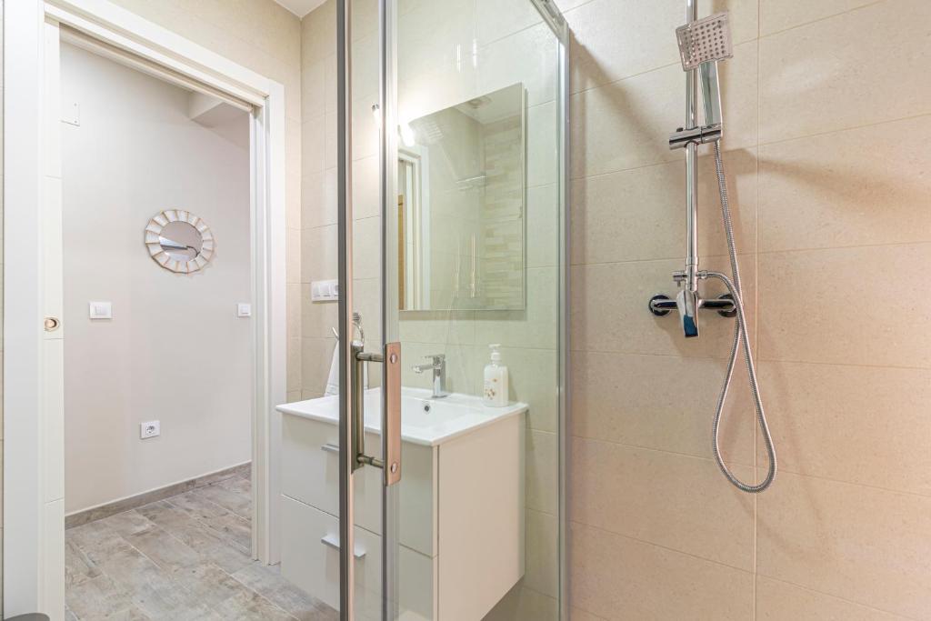 Kúpeľňa v ubytovaní Allo Apartments Plateros Centro Jacuzzi Comunitario