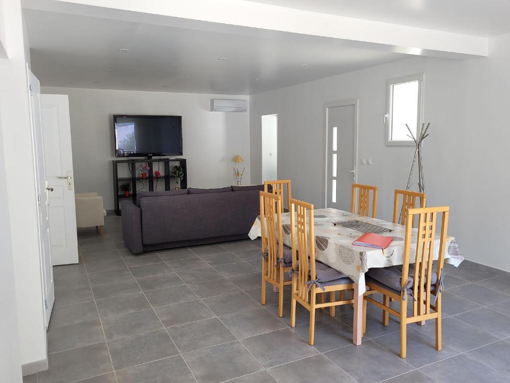 Villa entière de 145m² calme en petite Camargue - 三居室别墅