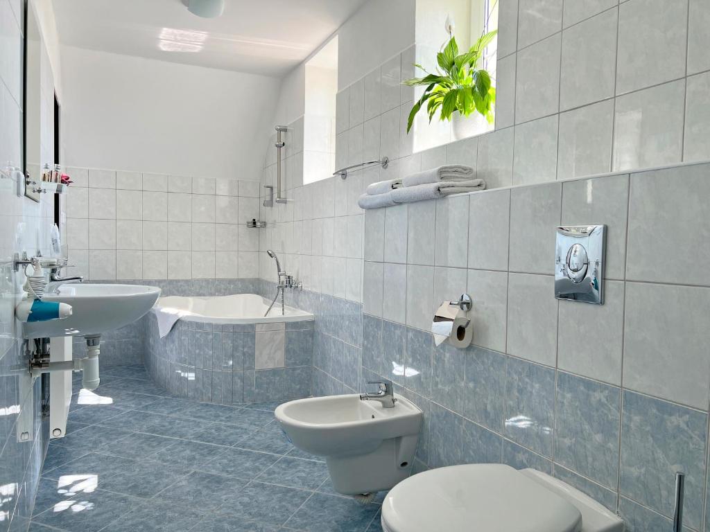 Ванна кімната в Hotel Marislav