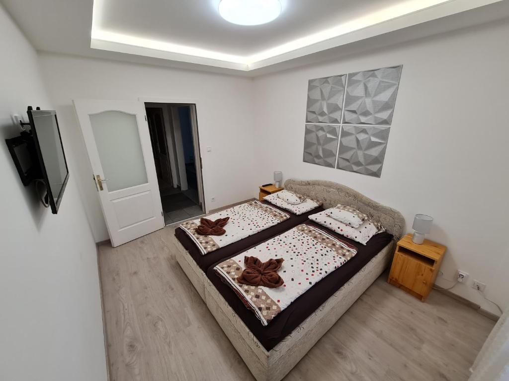 Postel nebo postele na pokoji v ubytování Fischer Apartman