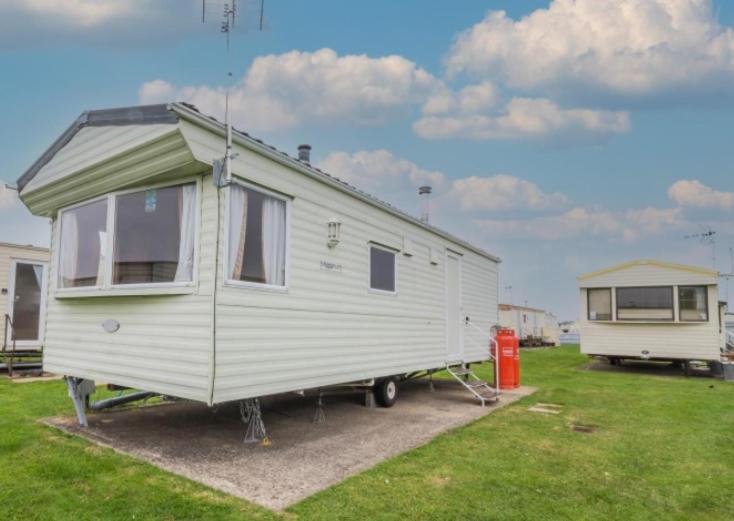 a white trailer parked in a grass field at Willerby Magnum in Clacton-on-Sea