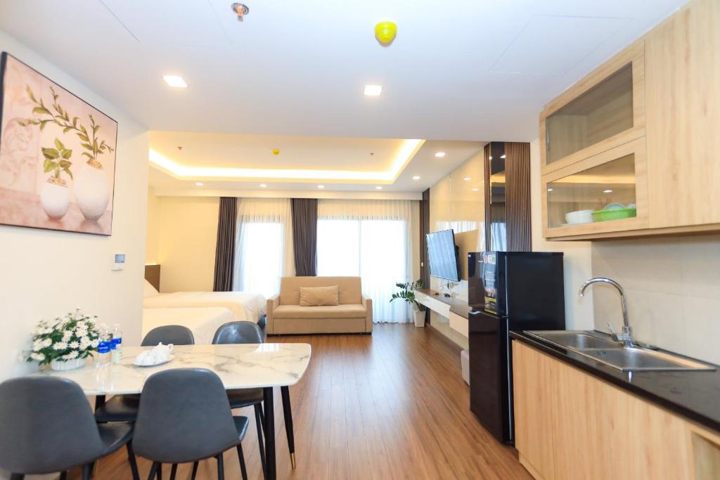 Kuchyň nebo kuchyňský kout v ubytování FLC Sea Tower - Căn Hộ Biển Quy Nhơn