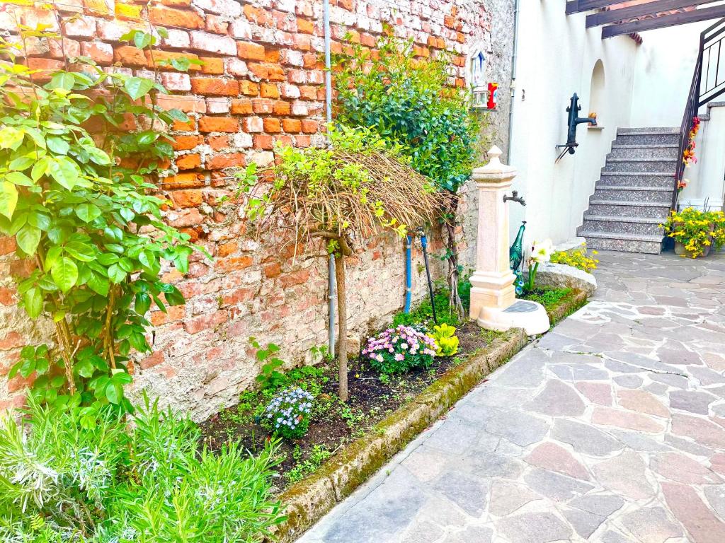 Zahrada ubytování B&B Corte sul Naviglio CIN I T 0 1 5 0 7 0 C 1 3 X U I L Q C V